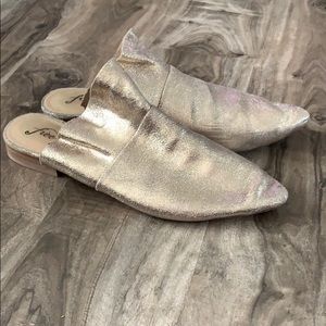 FREE PEOPLE used gold flats size 10